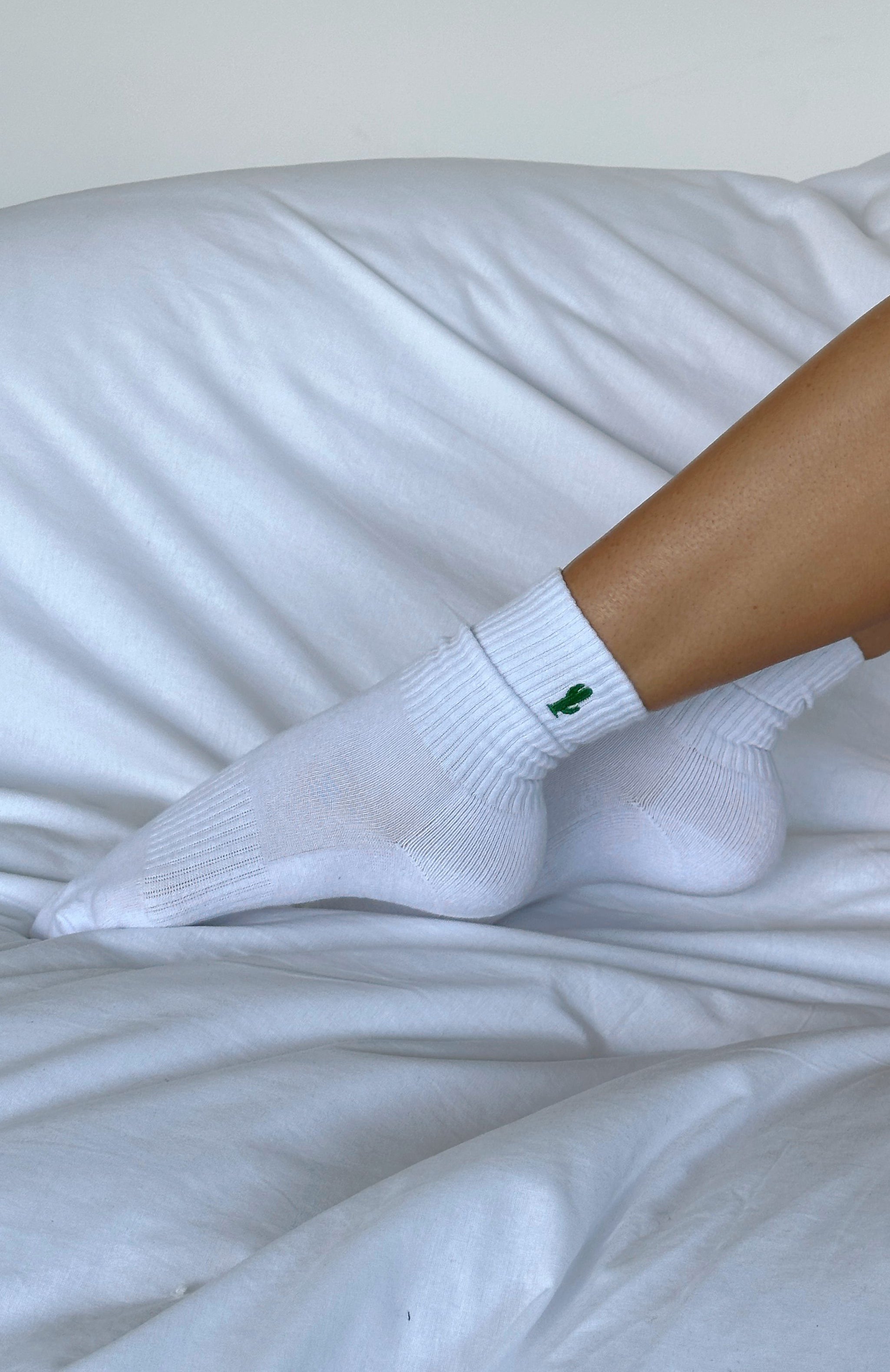 White Cotton Crew Socks - Oh So Comfy with Cushioned Arch Support